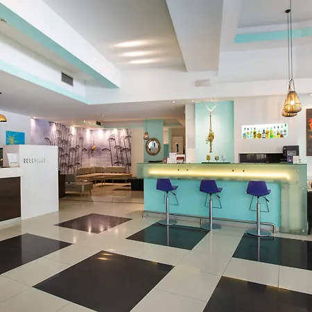 Metropolitan Hotel 4*