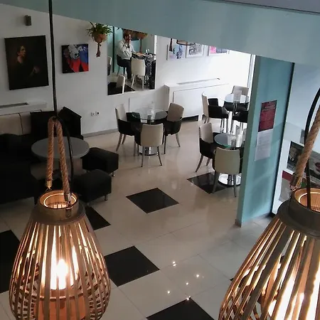 Metropolitan Hotel 4*